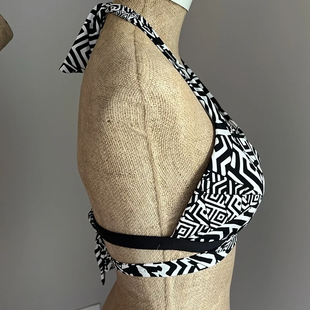 Kenneth Cole Wrap Halter Bikini Top 32 B/C NWOT